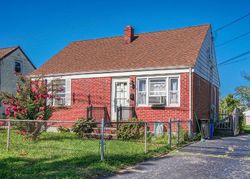 Pre-foreclosure in  POOLE AVE Keyport, NJ 07735