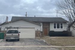  Bristol Ln, Grayslake IL