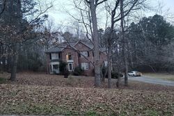 Pre-foreclosure in  CANAAN WOODS DR SW Atlanta, GA 30331