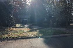 Pre-foreclosure Listing in KING ARTHUR DR WOODSTOCK, GA 30189