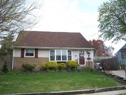 Pre-foreclosure in  DEVON DR Woodbury, NJ 08096