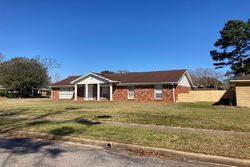 Pre-foreclosure in  PINE NEEDLE DR S Mobile, AL 36609