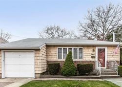 Pre-foreclosure in  LITTLE WHALENECK RD Merrick, NY 11566