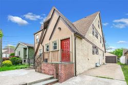 Pre-foreclosure Listing in DELAWARE PL HEMPSTEAD, NY 11550