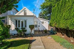 Pre-foreclosure in  WHITE AVE Riverside, RI 02915