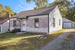 Pre-foreclosure in  N LA VISTA BLVD Battle Creek, MI 49015