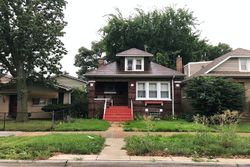 Pre-foreclosure in  S RACINE AVE Chicago, IL 60620