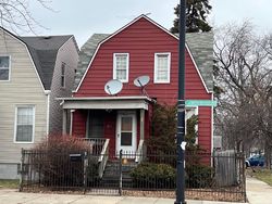 Pre-foreclosure in  W MONTROSE AVE Chicago, IL 60618