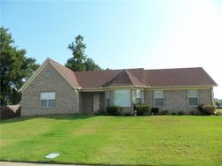 Pre-foreclosure Listing in WINDING CREEK DR OAKLAND, TN 38060