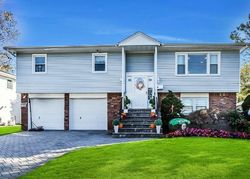  Randy Ln, Bellmore NY