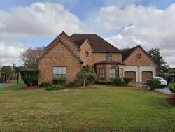 Pre-foreclosure in  LAKE ASPEN DR E Gretna, LA 70056