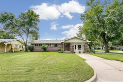 Pre-foreclosure in  W MANHATTAN DR Wichita, KS 67204