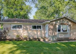 Pre-foreclosure in  HAMLIN AVE Midlothian, IL 60445