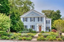 Pre-foreclosure in  SOMERS PL Sag Harbor, NY 11963
