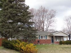 Pre-foreclosure in  NITA DR Utica, MI 48317