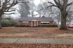 Pre-foreclosure Listing in MAIN ST YANCEYVILLE, NC 27379