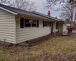 Pre-foreclosure in  SE BLUFF RD Sandy, OR 97055