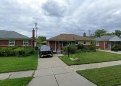 Pre-foreclosure in  PETERSBURG AVE Eastpointe, MI 48021