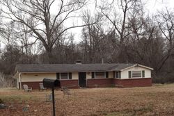 Pre-foreclosure in  BENJESTOWN RD Memphis, TN 38127
