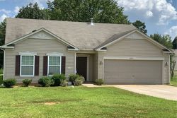 Pre-foreclosure in  RIDGE LANE RD Charlotte, NC 28262