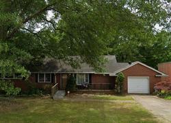 Pre-foreclosure in  HOOD RD Greenville, SC 29611