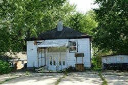 Pre-foreclosure in  W FOREST CT Antioch, IL 60002