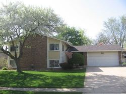  Ridgeway Dr, Woodridge IL