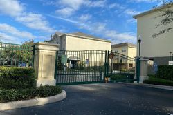 Pre-foreclosure in  ARBOR RUN DR UNIT 6 Tampa, FL 33647