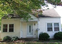Pre-foreclosure in  EASTON DR Akron, OH 44310