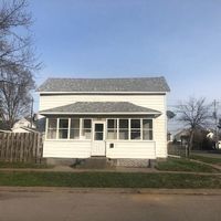 Pre-foreclosure in  EVANS ST Muscatine, IA 52761