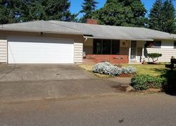 Pre-foreclosure in  SE 168TH AVE Portland, OR 97236