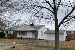 Pre-foreclosure in  GLENWOOD RD Cleveland, OH 44121