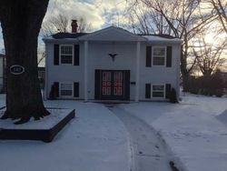 Pre-foreclosure in  WHITEHOUSE DR Toledo, OH 43611