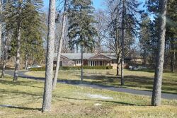 Pre-foreclosure in  GREENTREE RD Bloomfield Hills, MI 48304