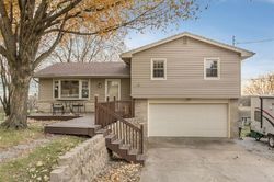 Pre-foreclosure in  PARKVIEW DR Des Moines, IA 50327