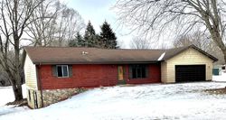 Pre-foreclosure Listing in DABLE RD MUKWONAGO, WI 53149
