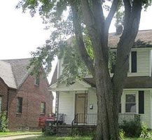 Pre-foreclosure in  SUNSET BLVD Toledo, OH 43612