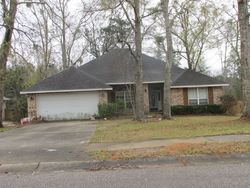 Pre-foreclosure in  LAKELAND DR Loxley, AL 36551
