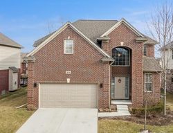  Trailwood Dr, Warren MI