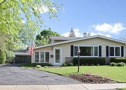 Pre-foreclosure in  LAKEVIEW DR Mundelein, IL 60060