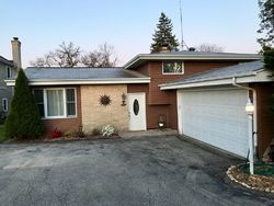 Pre-foreclosure in  E GRAND AVE Lake Villa, IL 60046