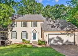  Valley Dr, Cary IL