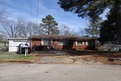 Pre-foreclosure in  CANTERBURY CIR NW Huntsville, AL 35816