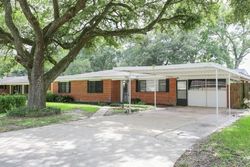 Pre-foreclosure in  KINGHAM RD Lake Charles, LA 70607