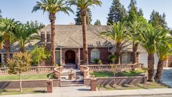 Pre-foreclosure in  CALLE NOBLEZA Bakersfield, CA 93309