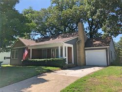 Pre-foreclosure in  W 2ND ST N Newton, IA 50208