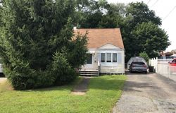 Pre-foreclosure in  MARGARET CT Haskell, NJ 07420