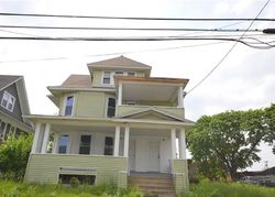 Pre-foreclosure in  RIDGEFIELD AVE Bridgeport, CT 06610