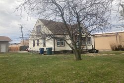 Pre-foreclosure in  MILL ST Lincoln Park, MI 48146