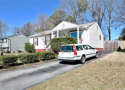 Pre-foreclosure in  LAUREL OAK RD Richmond, VA 23237